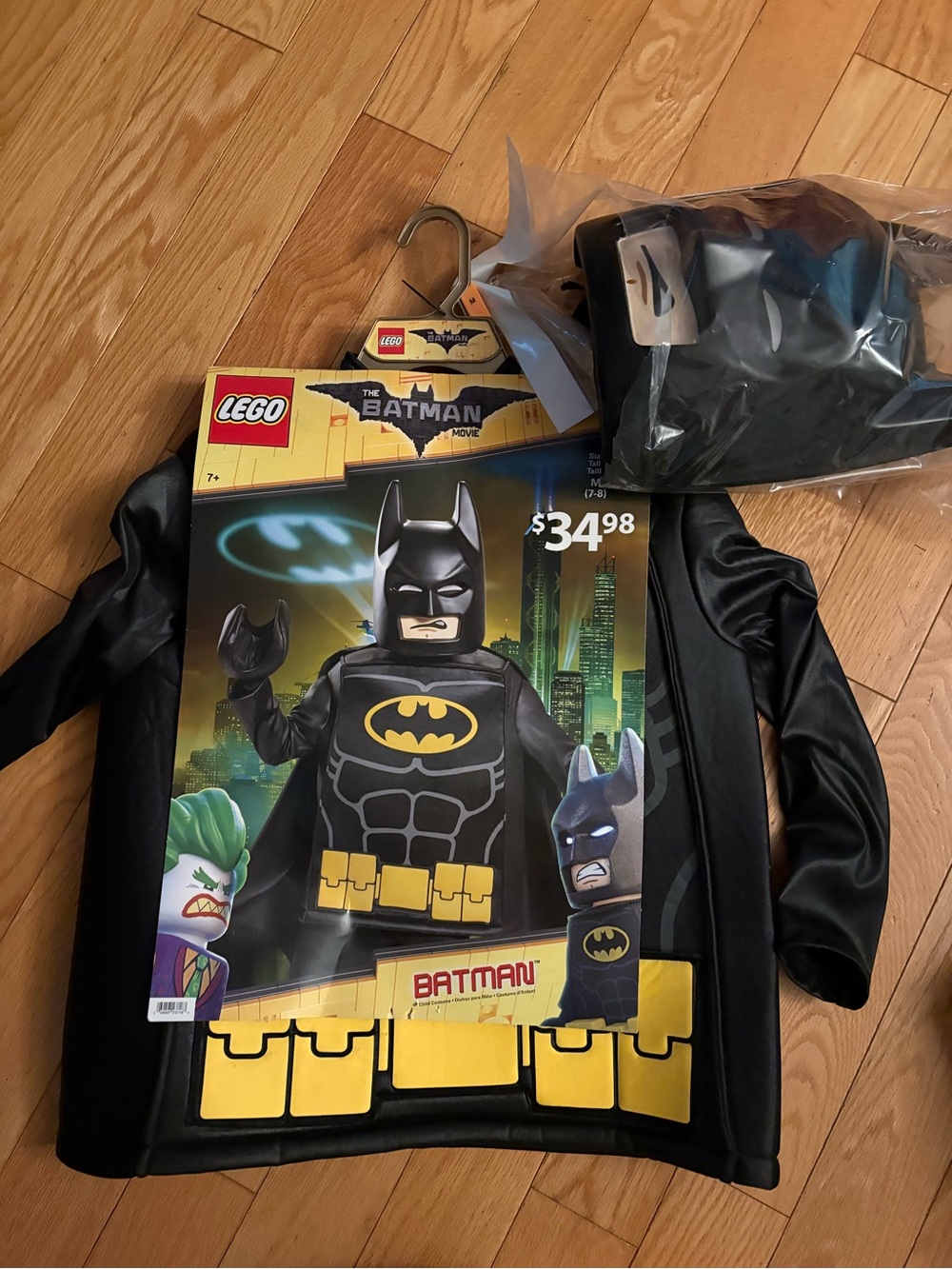 Lego Batman Costume Shirt with Yellow Logo Belt, gloves and cape Medium 7/8